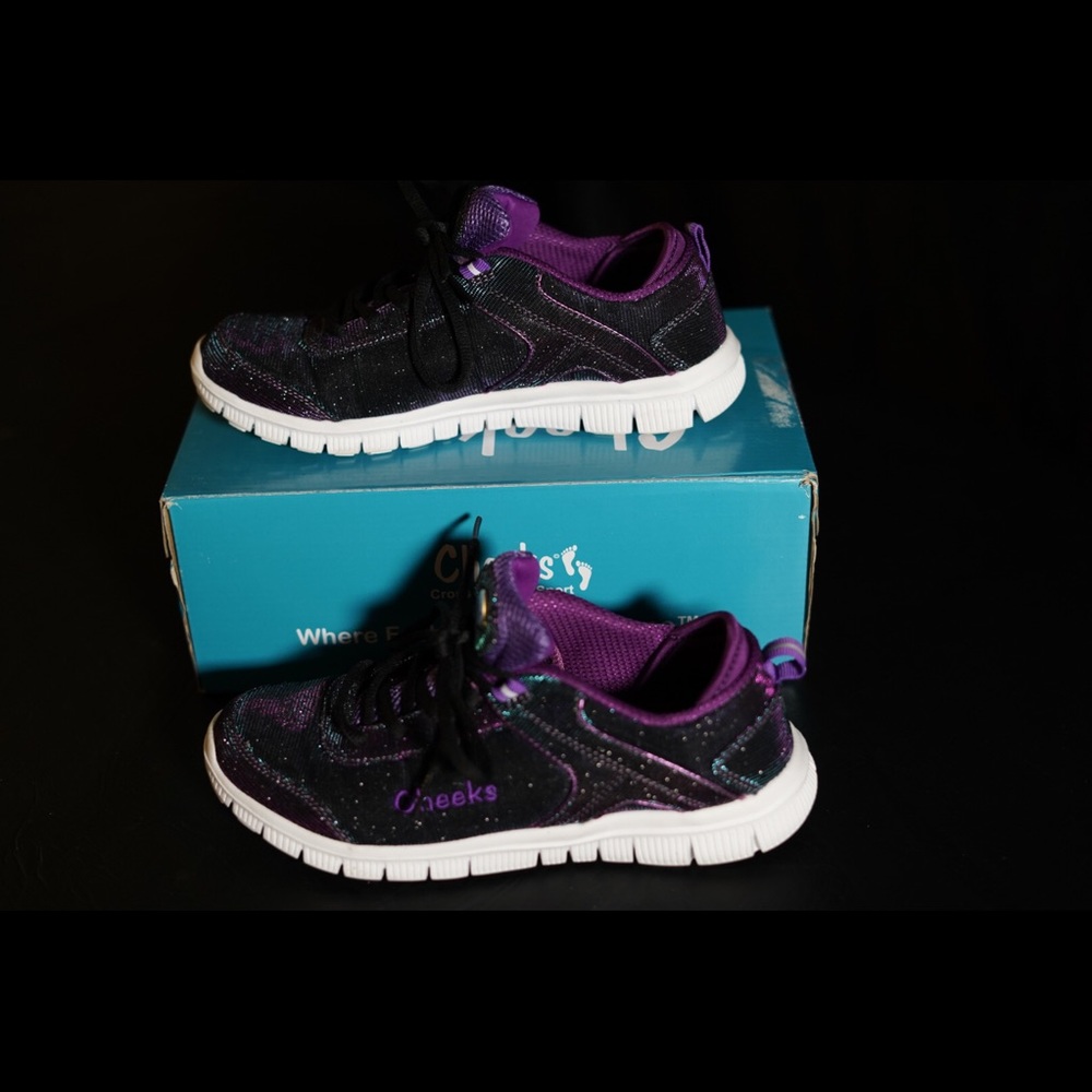 Ladies athletic shoes